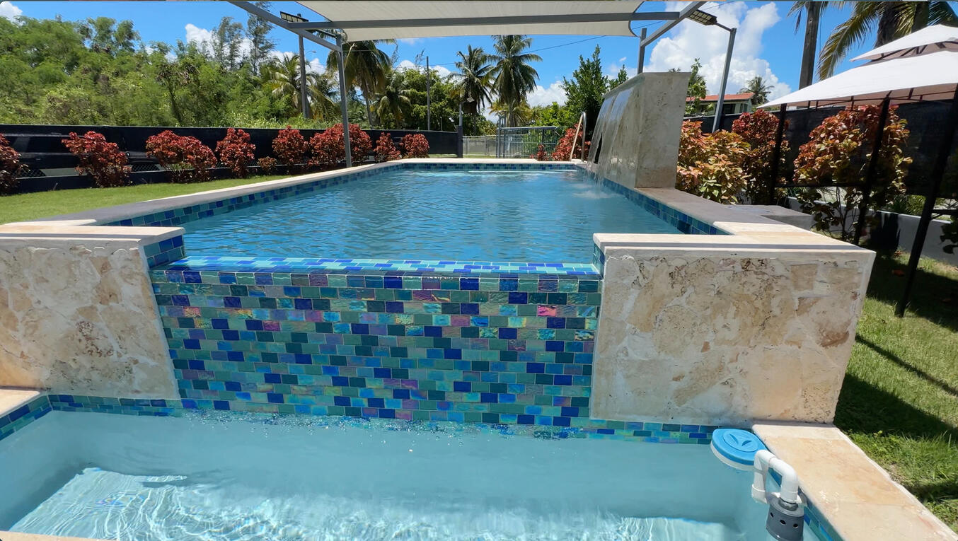 Vista a la piscina 2 / Pool view 2 Vista a la piscina 2 / Pool view 2