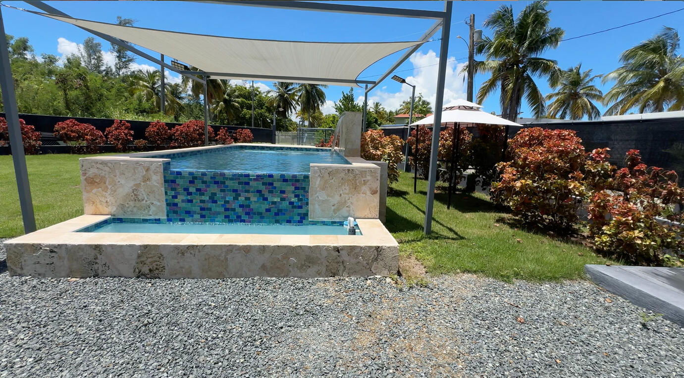 Vista a la piscina 1 / Pool view 1 Vista a la piscina 1 / Pool view 1