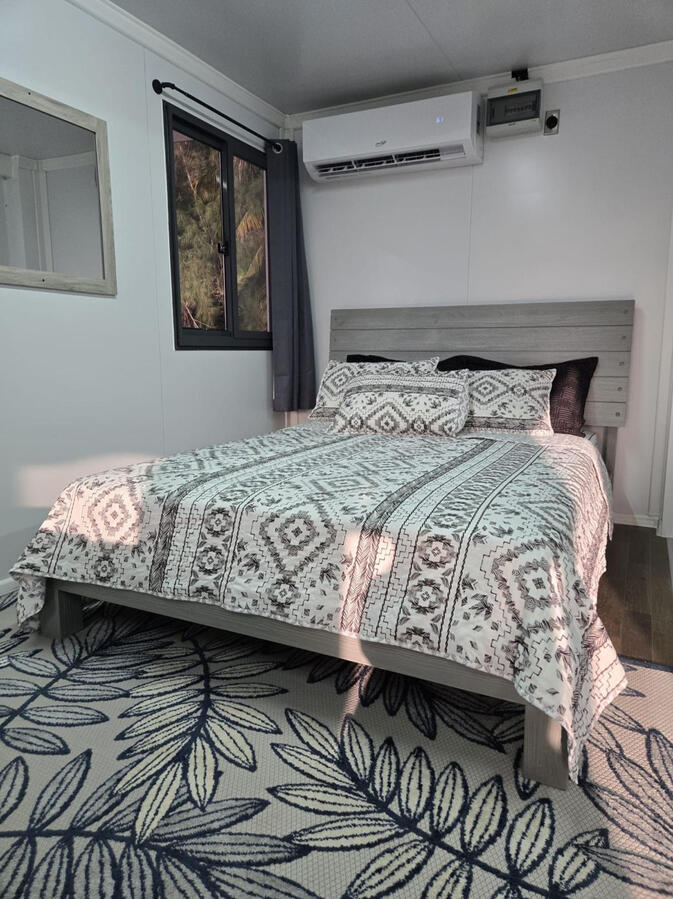 Detalle de la cama / Bed detail Detalle de la cama / Bed detail